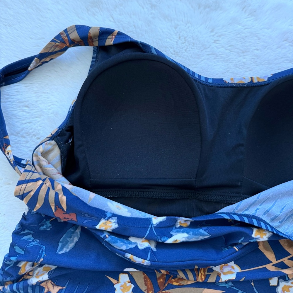 Women one piece swimsuit size 12 - Picture 4 of 6